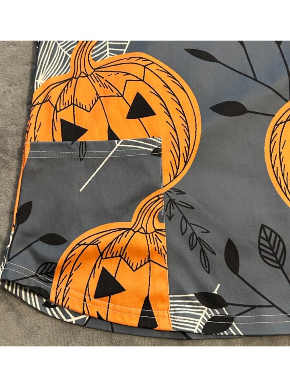 XL Scrub Top Medical Halloween Pumpkin Spider Web V-Neck Short Sleeve 2 Pockets - Picture 3 of 9